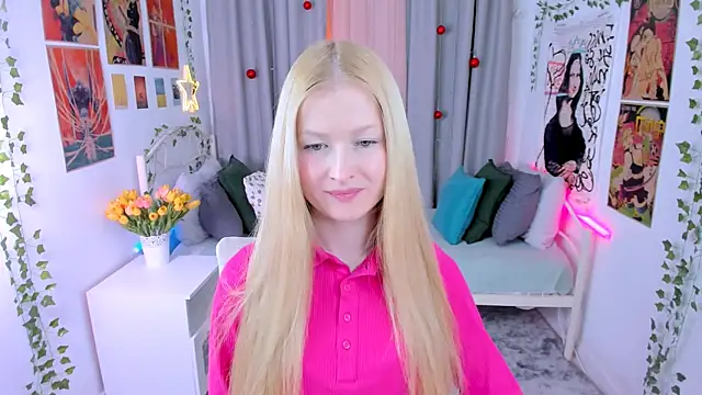 Snapshot of Laly_Peach chatting on 12-13-24, 11:23 Laly Peach online show from 12-13-24, 11:23