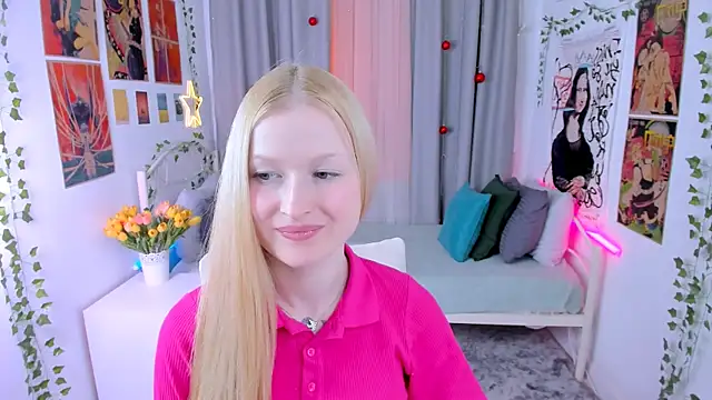 Snapshot of Laly_Peach chatting on 12-13-24, 02:27 Laly Peach online show from 12-13-24, 02:27
