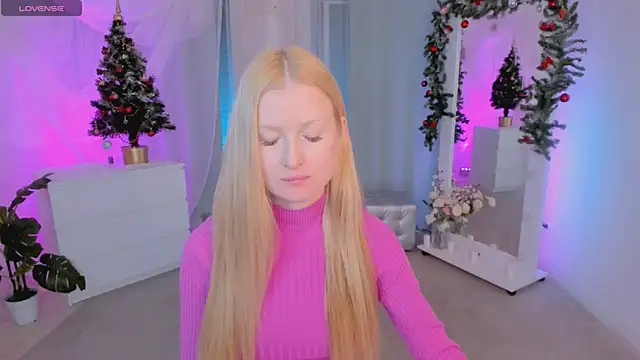 Snapshot of Laly_Peach chatting on 12-28-24, 03:48 Laly Peach online show from 12-28-24, 03:48