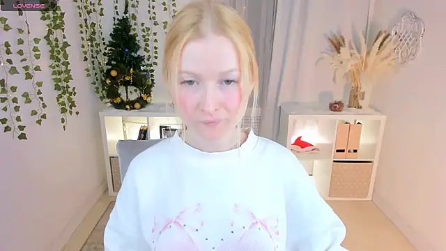 Snapshot of Laly_Peach chatting on 01-09-25, 07:40 Laly Peach online show from 01-09-25, 07:40