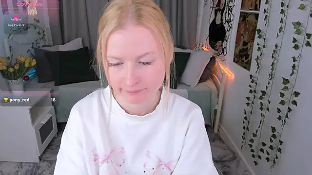 Snapshot of Laly_Peach chatting on 01-10-25, 07:32 Laly Peach online show from 01-10-25, 07:32