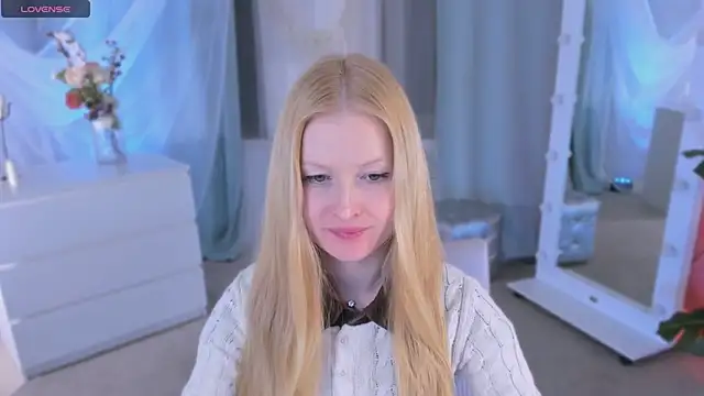 Snapshot of Laly_Peach chatting on 01-28-25, 03:57 Laly Peach online show from 01-28-25, 03:57