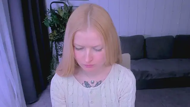 Snapshot of Laly_Peach chatting on 01-29-25, 11:30 Laly Peach online show from 01-29-25, 11:30