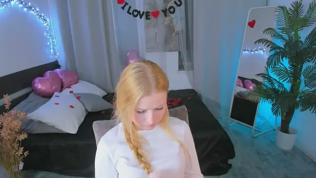 Snapshot of Laly_Peach chatting on 02-17-25, 07:21 Laly Peach online show from 02-17-25, 07:21
