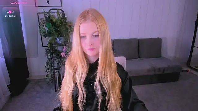 Snapshot of Laly_Peach chatting on 03-07-25, 05:06 Laly Peach online show from 03-07-25, 05:06