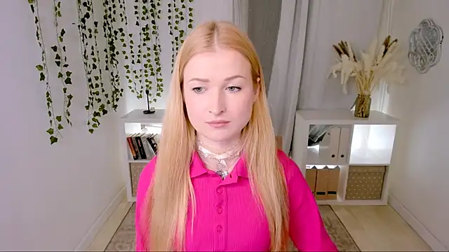 Snapshot of Laly_Peach chatting on 03-18-25, 04:04 Laly Peach online show from 03-18-25, 04:04