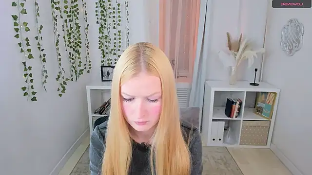 Snapshot of Laly_Peach chatting on 10-01-25, 11:27 Laly Peach online show from 10-01-25, 11:27