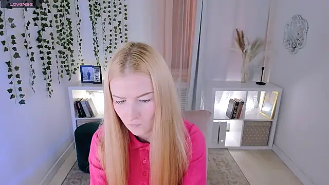 Laly Peach online show from 11-22-25, 12:04