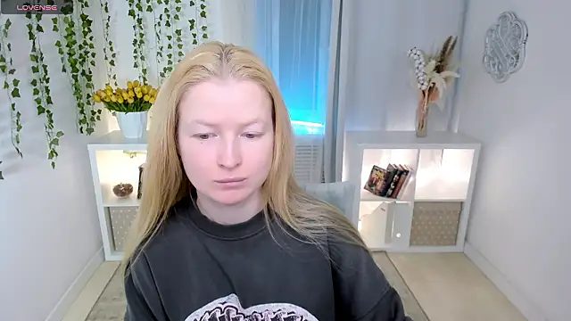 Laly Peach online show from 03-21-26, 06:51