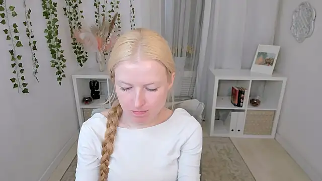 Laly Peach online show from 07-24-26, 07:50
