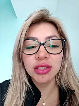 Snapshot of DIANITA_1988 chatting on 02-08-25, 02:49 DIANITA 1988 online show from 02-08-25, 02:49