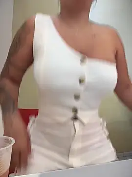 Snapshot of DIANITA_1988 chatting on 02-18-25, 05:21 DIANITA 1988 online show from 02-18-25, 05:21