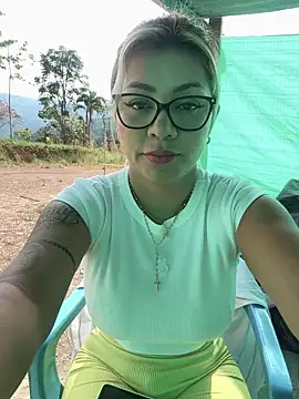 Snapshot of DIANITA_1988 chatting on 03-13-25, 01:40 DIANITA 1988 online show from 03-13-25, 01:40