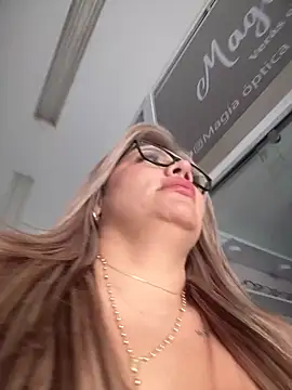 Snapshot of DIANITA_1988 chatting on 09-13-25, 01:11 DIANITA 1988 online show from 09-13-25, 01:11