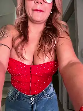 Snapshot of DIANITA_1988 chatting on 01-08-26, 04:31 DIANITA 1988 online show from 01-08-26, 04:31