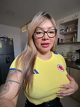 Snapshot of DIANITA_1988 chatting on 03-26-26, 02:55 DIANITA 1988 online show from 03-26-26, 02:55