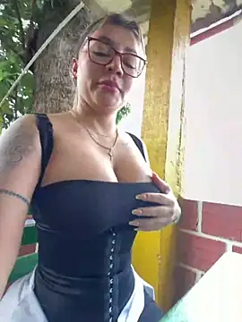 Snapshot of DIANITA_1988 chatting on 04-12-26, 04:34 DIANITA 1988 online show from 04-12-26, 04:34