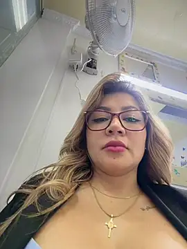 Snapshot of DIANITA_1988 chatting on 04-13-26, 02:00 DIANITA 1988 online show from 04-13-26, 02:00