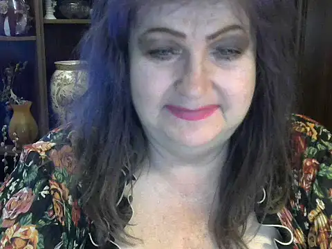 Snapshot of ElenaZed chatting on 12-19-24, 06:01 ElenaZed online show from 12-19-24, 06:01