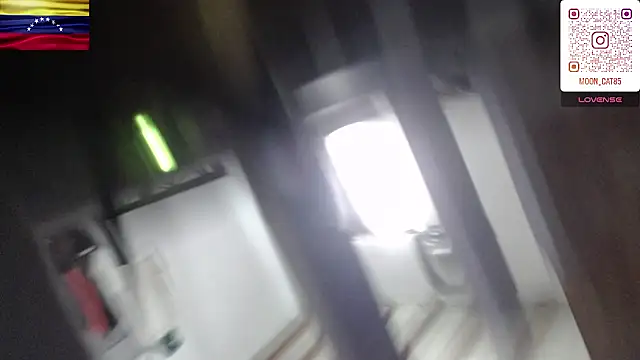 Snapshot of moon_cat85 chatting on 12-27-24, 07:57 moon cat85 online show from 12-27-24, 07:57