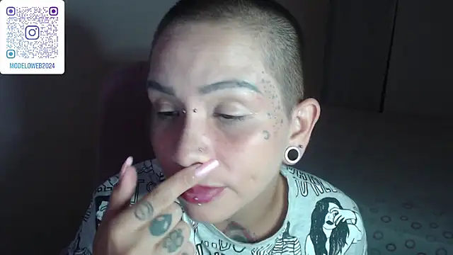 Snapshot of moon_cat85 chatting on 02-09-25, 03:00 moon cat85 online show from 02-09-25, 03:00