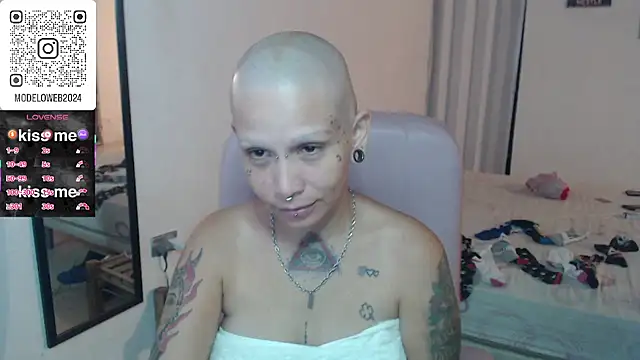 Snapshot of moon_cat85 chatting on 03-08-25, 12:22 moon cat85 online show from 03-08-25, 12:22