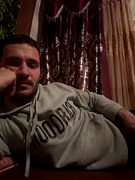 Snapshot of AlexandruUK chatting on 12-04-25, 04:27 AlexandruUK online show from 12-04-25, 04:27