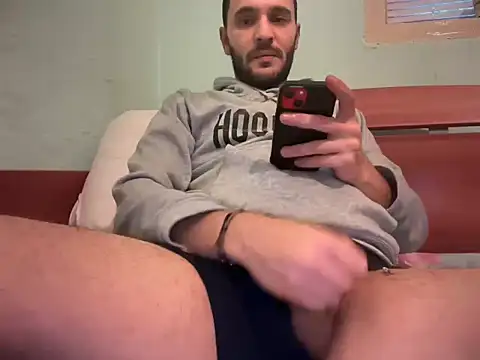 Snapshot of AlexandruUK chatting on 01-11-26, 01:38 AlexandruUK online show from 01-11-26, 01:38