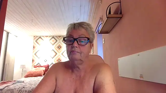 Snapshot of GrannyChrissy68 chatting on 09-13-25, 12:27 GrannyChrissy68 online show from 09-13-25, 12:27