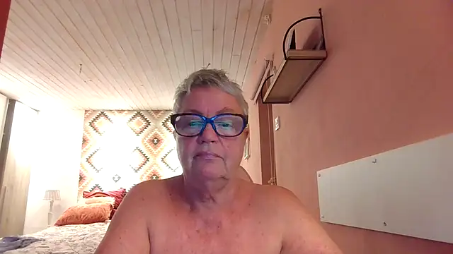 Snapshot of GrannyChrissy68 chatting on 09-15-25, 09:37 GrannyChrissy68 online show from 09-15-25, 09:37