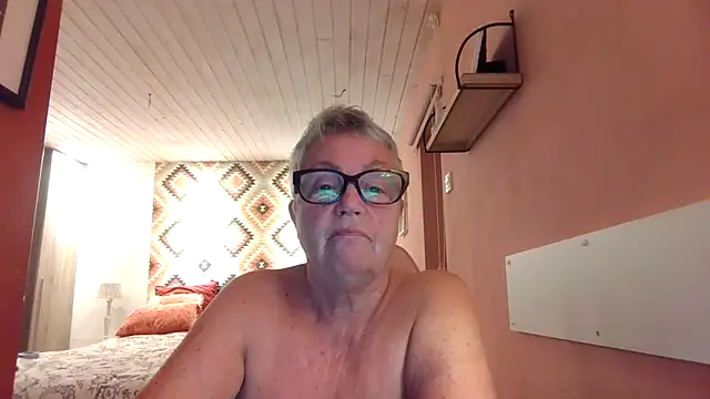 Snapshot of GrannyChrissy68 chatting on 09-17-25, 09:38 GrannyChrissy68 online show from 09-17-25, 09:38