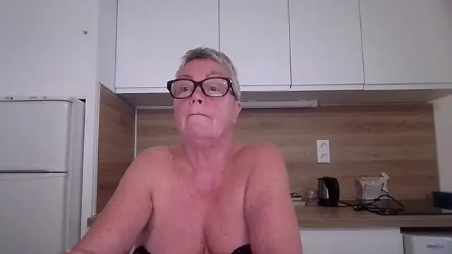Snapshot of GrannyChrissy68 chatting on 09-21-25, 07:37 GrannyChrissy68 online show from 09-21-25, 07:37