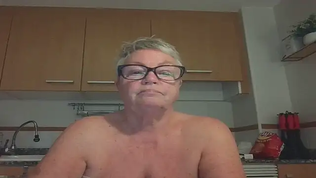 Snapshot of GrannyChrissy68 chatting on 09-27-25, 08:36 GrannyChrissy68 online show from 09-27-25, 08:36