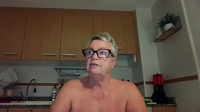 Snapshot of GrannyChrissy68 chatting on 09-28-25, 06:35 GrannyChrissy68 online show from 09-28-25, 06:35