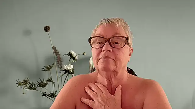 GrannyChrissy68 online show from 03-19-26, 03:38