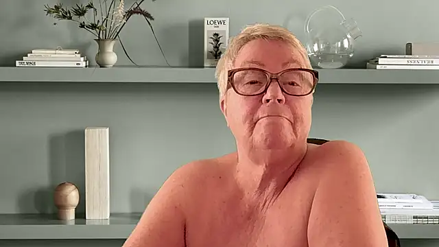GrannyChrissy68 online show from 03-20-26, 04:23