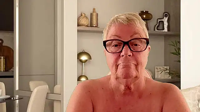 GrannyChrissy68 online show from 04-09-26, 02:11