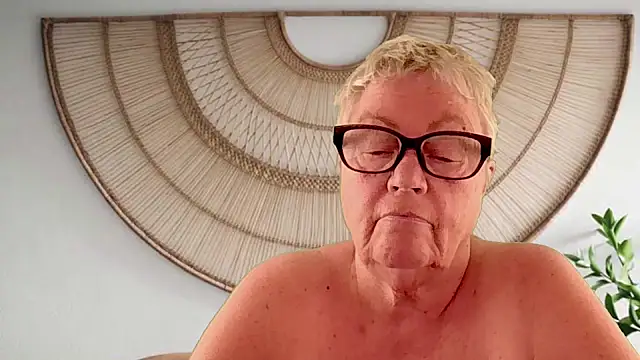 GrannyChrissy68 online show from 04-13-26, 01:05