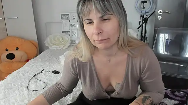 sweetemy4u online show from 11-18-25, 10:09