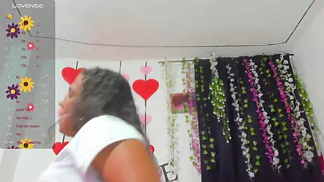 Snapshot of samantha__smile chatting on 06-16-26, 08:44 samantha smile online show from 06-16-26, 08:44