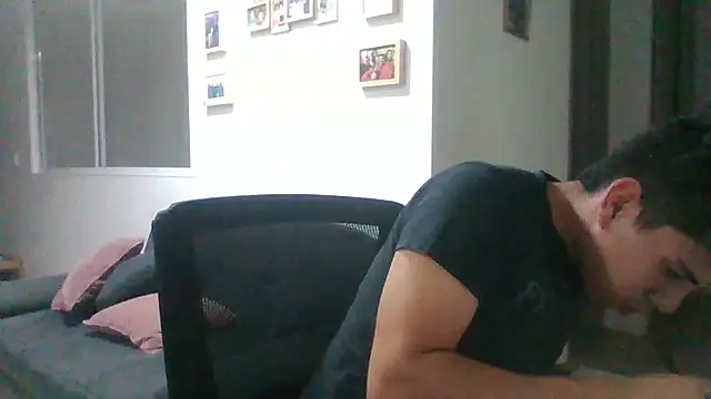 Snapshot of michelangelus2000 chatting on 09-23-25, 04:15 michelangelus2000 online show from 09-23-25, 04:15