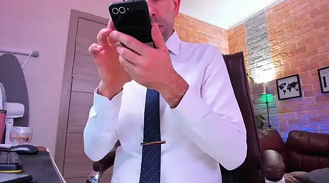 Snapshot of SteveTiger chatting on 01-23-25, 10:43 SteveTiger online show from 01-23-25, 10:43