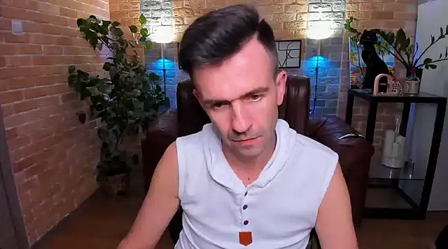 Snapshot of SteveTiger chatting on 03-17-25, 04:11 SteveTiger online show from 03-17-25, 04:11