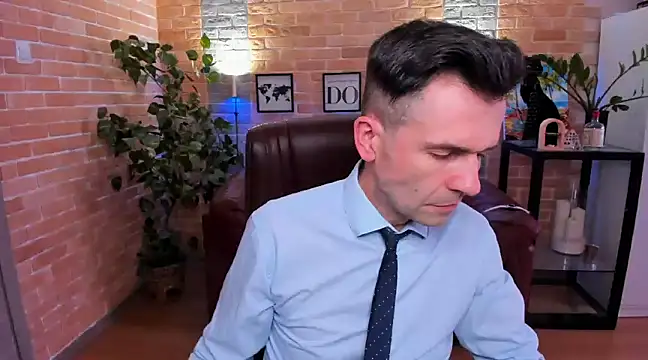 Snapshot of SteveTiger chatting on 03-18-25, 12:47 SteveTiger online show from 03-18-25, 12:47