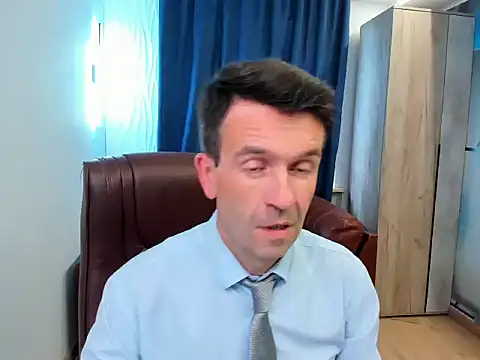 Snapshot of SteveTiger chatting on 09-17-25, 12:29 SteveTiger online show from 09-17-25, 12:29