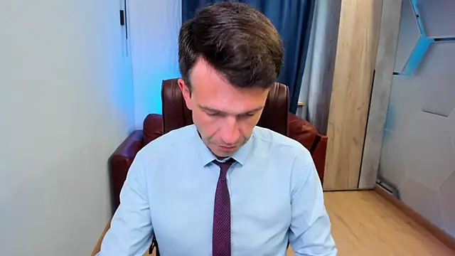 Snapshot of SteveTiger chatting on 09-19-25, 11:44 SteveTiger online show from 09-19-25, 11:44