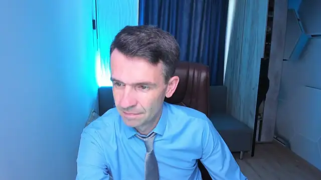 Snapshot of SteveTiger chatting on 10-09-25, 10:57 SteveTiger online show from 10-09-25, 10:57