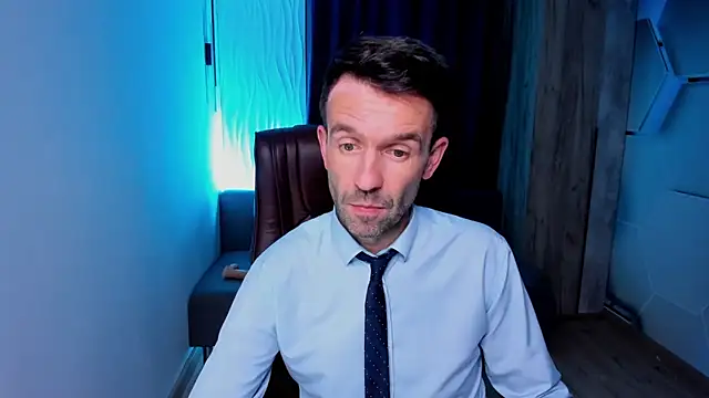 Snapshot of SteveTiger chatting on 10-12-25, 03:44 SteveTiger online show from 10-12-25, 03:44