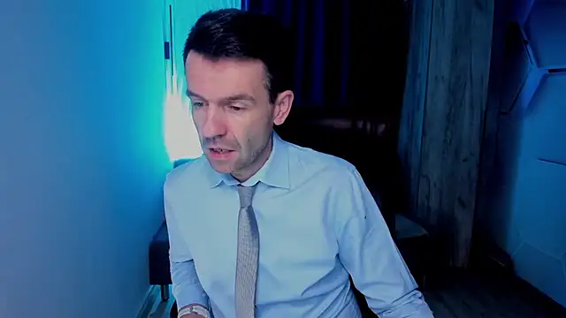 Snapshot of SteveTiger chatting on 10-19-25, 03:40 SteveTiger online show from 10-19-25, 03:40