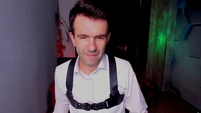 Snapshot of SteveTiger chatting on 11-02-25, 03:31 SteveTiger online show from 11-02-25, 03:31